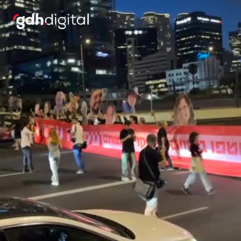 Esir yakınları Ayalon Caddesi'ni kapattı, Netanyahu'yu istifaya çağırdı