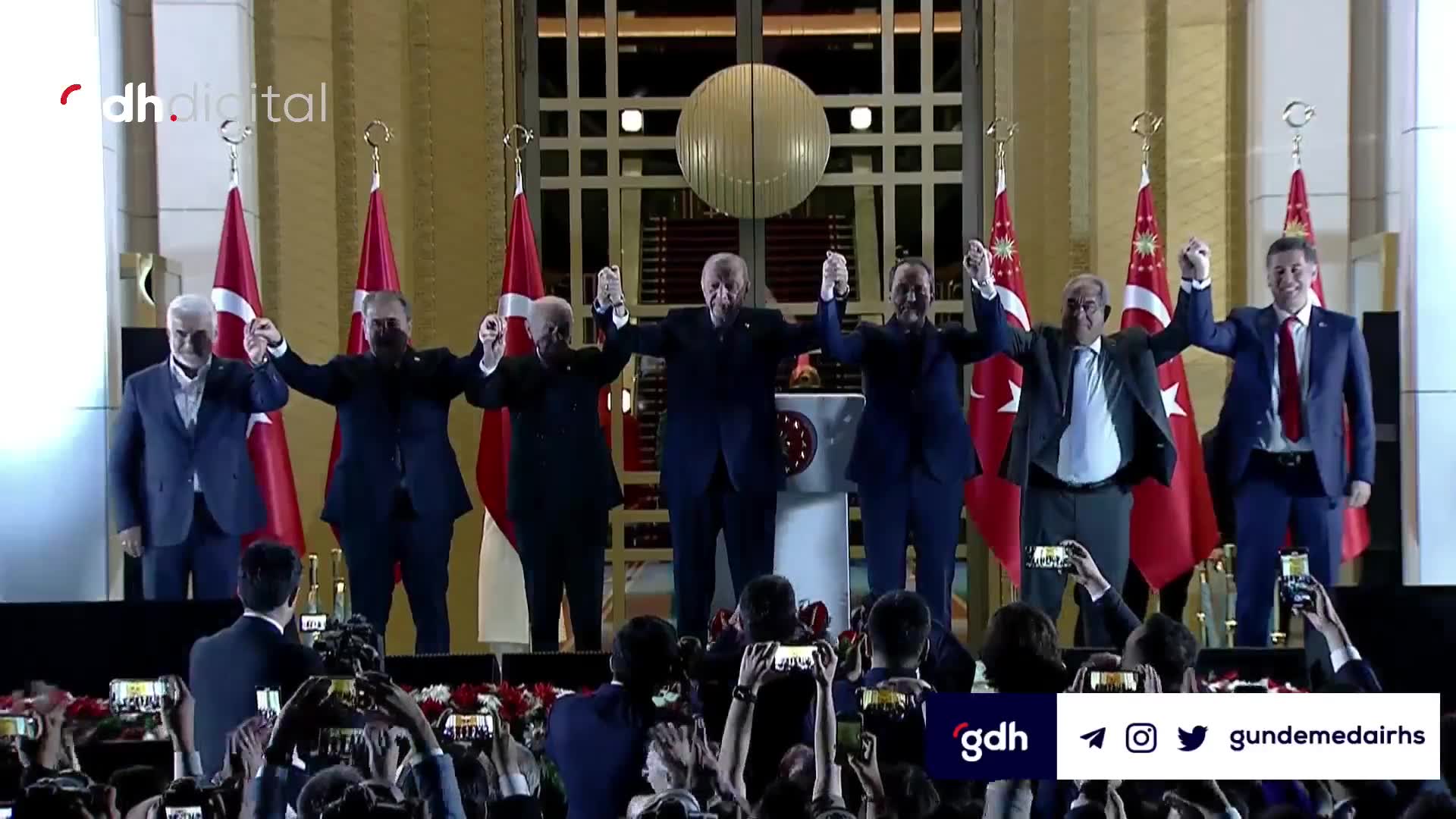 Erdoğan, Cumhur İttifakı ile halkı selamladı