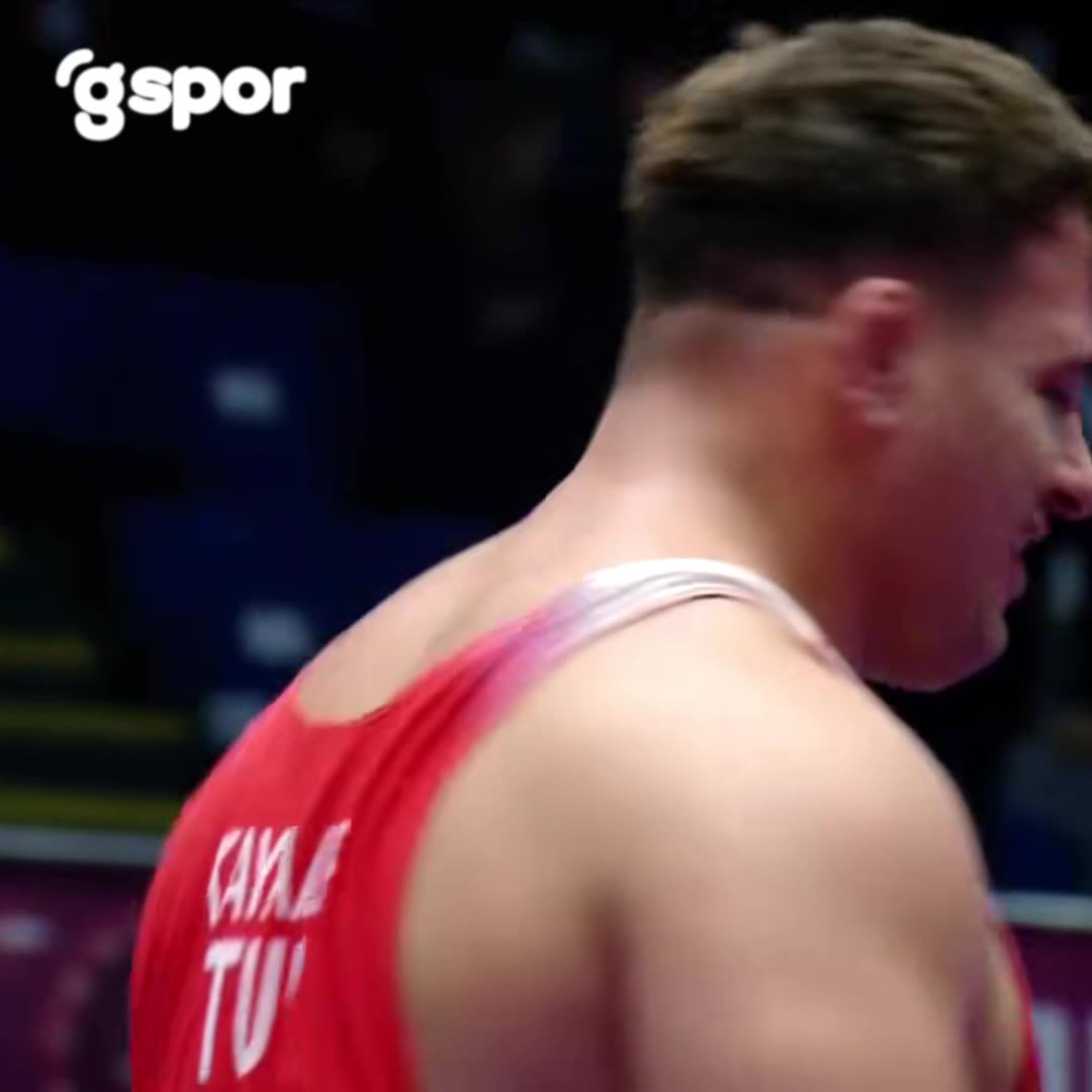 Rıza Kayaalp, finale yükselip Azerbaycan bayrağını öptü