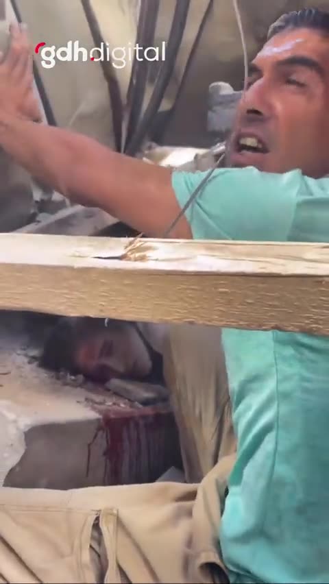Yaralı kızın enkaz altındaki ilk sözleri: "Kardeşlerimi istiyorum."