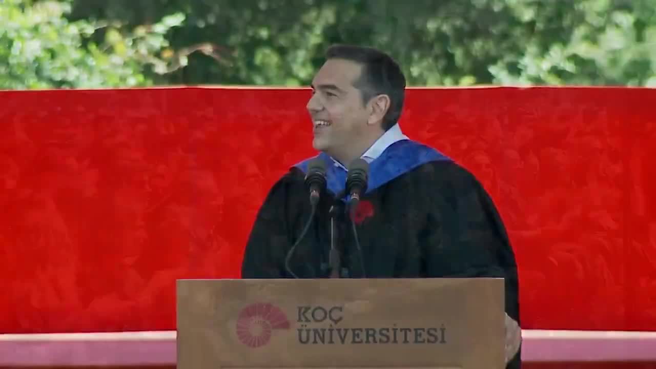 Çipras: "Koç Üniversitesi mezuniyetinde Boyun eğme!"