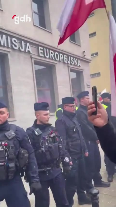Polonya'da çiftçiler AB'ye tepki için Wroclaw'da traktörle protesto etti