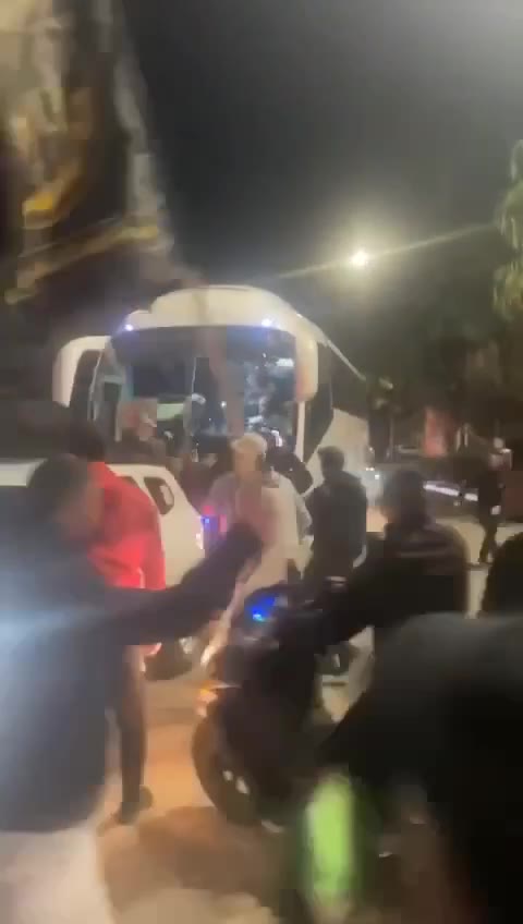 Filistinli esirlerin serbest bırakıldığı an Beytunya'da