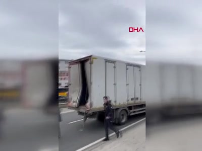 Silivri'de cezaevi personeli taşıyan midibüs zincirleme kaza yaptı