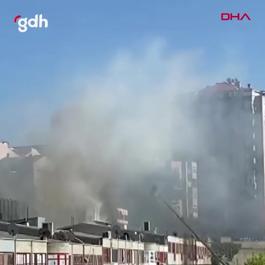 Bağcılar'da matbaada yangın: İtfaiye ekipleri sevk edildi