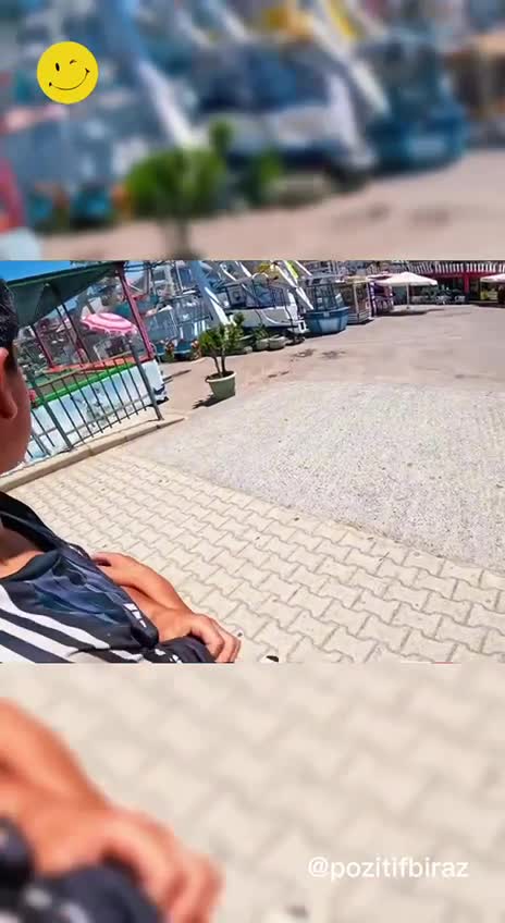 Motorcudan kağıt toplayan çocuğa unutulmaz jest!