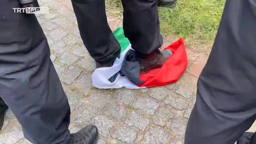 Almanya'da polis Gazze destekleyen öğrencilere sert müdahale etti