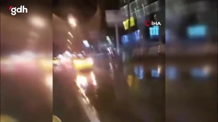 Antalya'da taksi sürücüsüne kaldırım taşıyla saldırı!