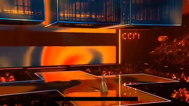 Sertab Erener, 2003'teki zaferinin ardından sahne aldı