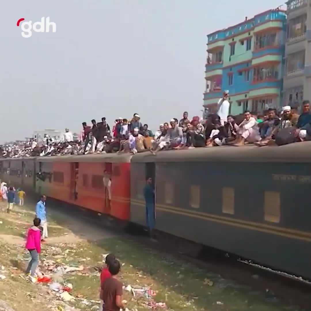 Bangladeş'te tehlikeli tren yolculukları ve kazalar