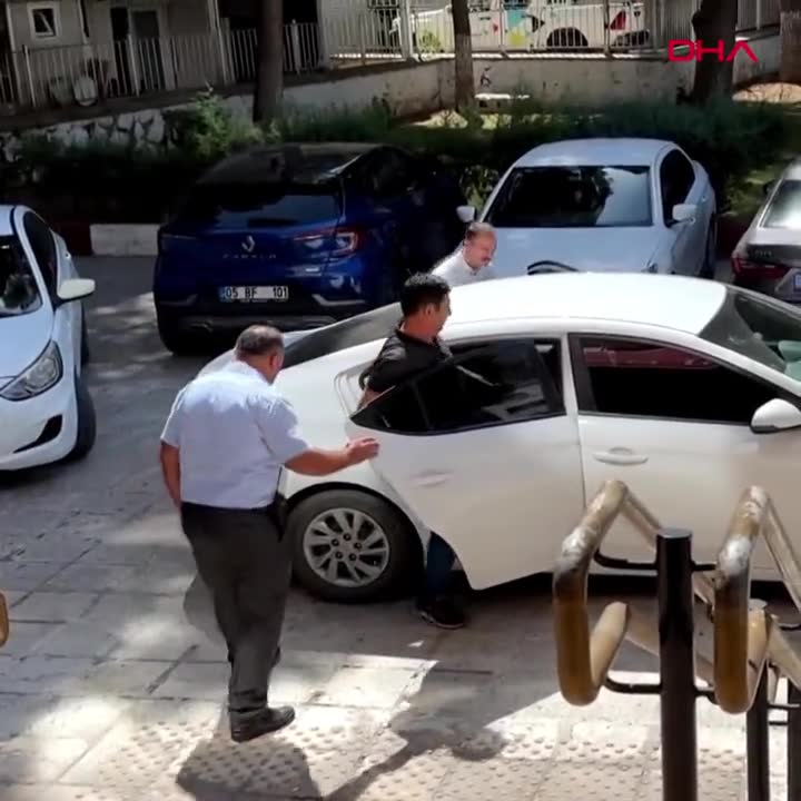 Kemalpaşa'da Atatürk Anıtı'na saldıran genç tutuklandı