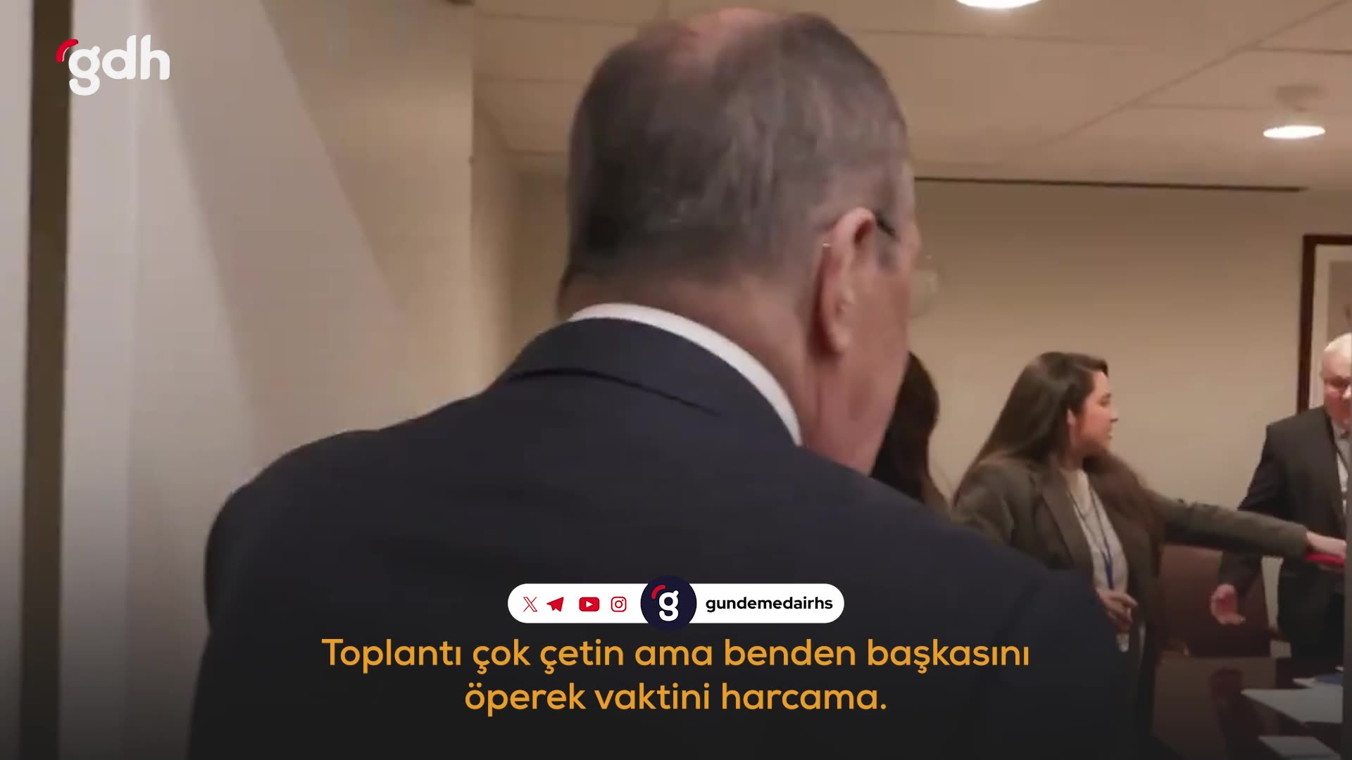 Lavrov'dan Nusseibeh'e ilginç şaka: "Beni öp!"