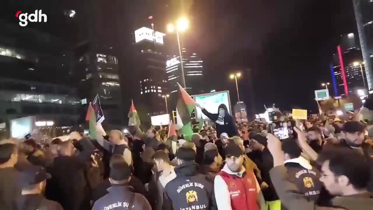 Türkiye'de devrimciler ve İslamcılar İsrail'i protesto etti