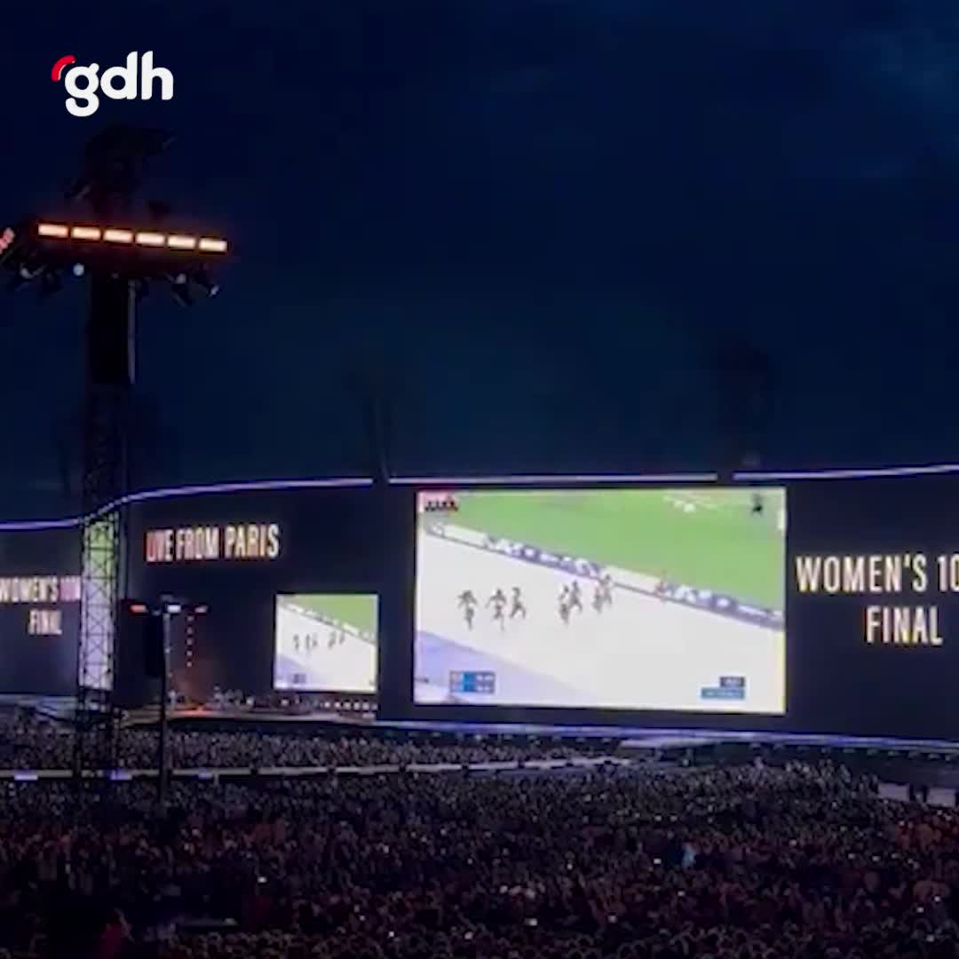Adele, Münih'te 80 bin kişiye kadınlar 100m finalini izlettirdi