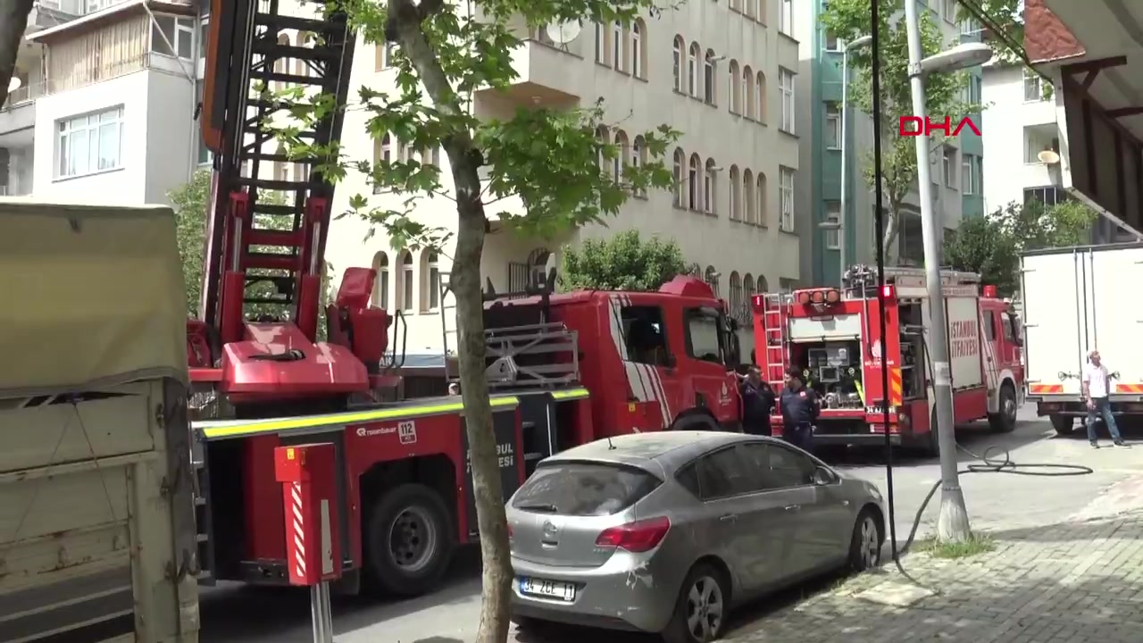 Avcılar'da uyuşturucu imalathanesi: Çatı katı yangın çıkardı