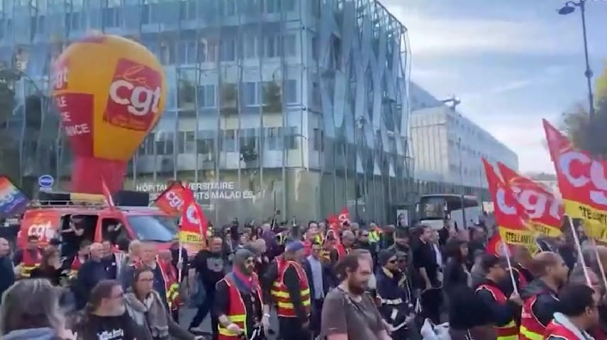 Paris'te yüksek enflasyona karşı maaş artışı protestoları sürüyor