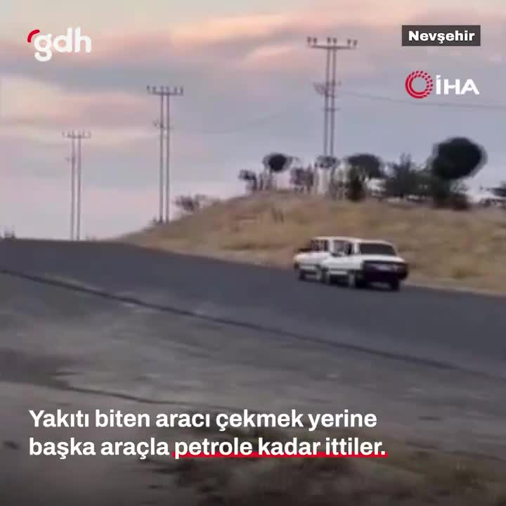 Nevşehir'de yakıtı biten otomobil itildi benzin istasyonuna götürüldü