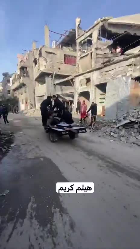 Gazze'de siviller, yaralı yakınlarını hastanelere taşıyor