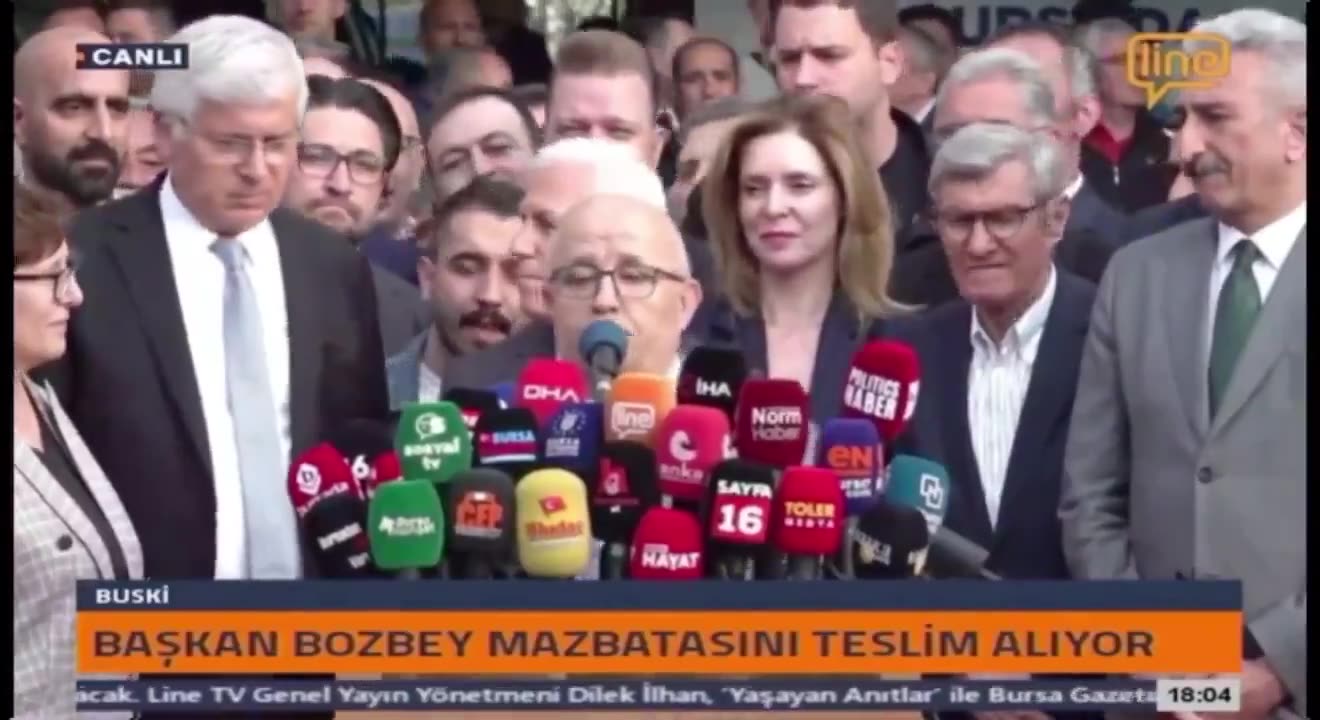 Bursa'da Bozbey'in mazbata töreninde amigoluk yapıldı