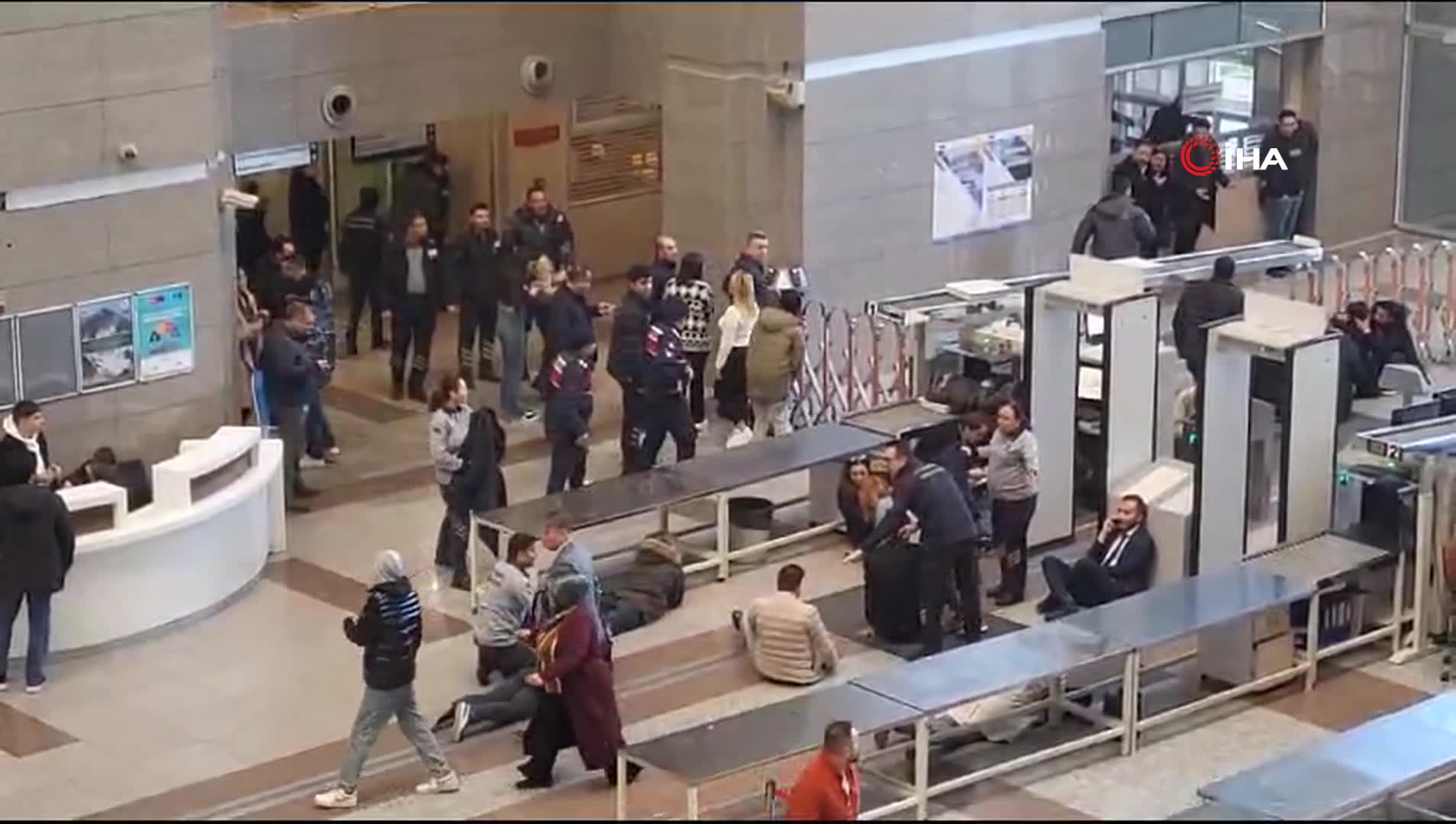 Çağlayan Adliyesi'nde silah sesleri paniğe yol açtı