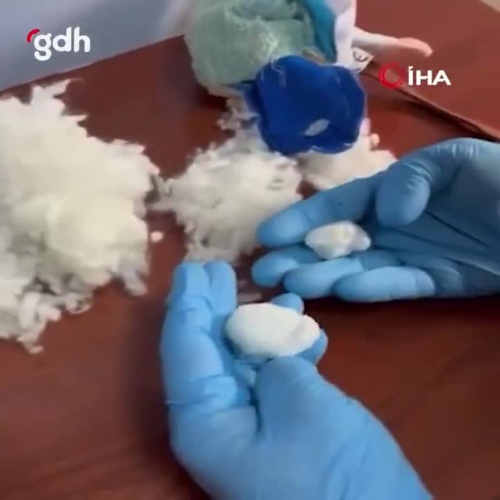 Çorum'da bez bebeğin içinde 14 gram uyuşturucu bulundu