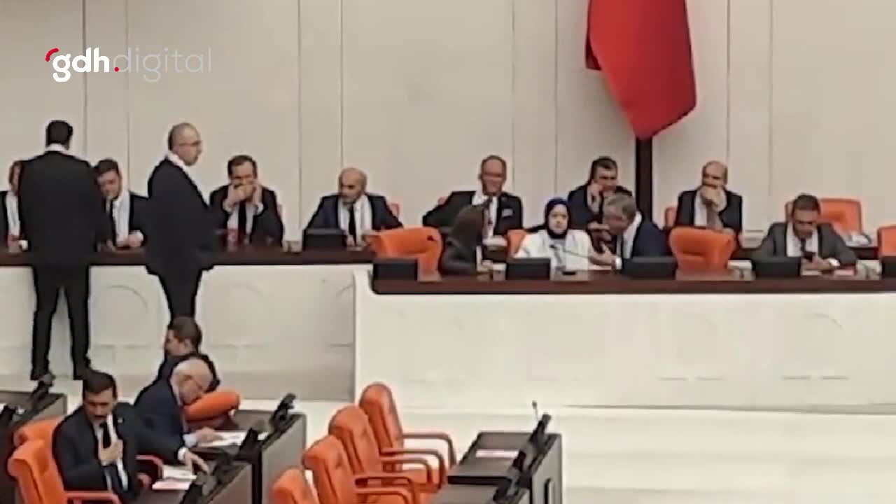 Saadet Partisi Grubu, TBMM'de komisyon sıralarını işgal etti