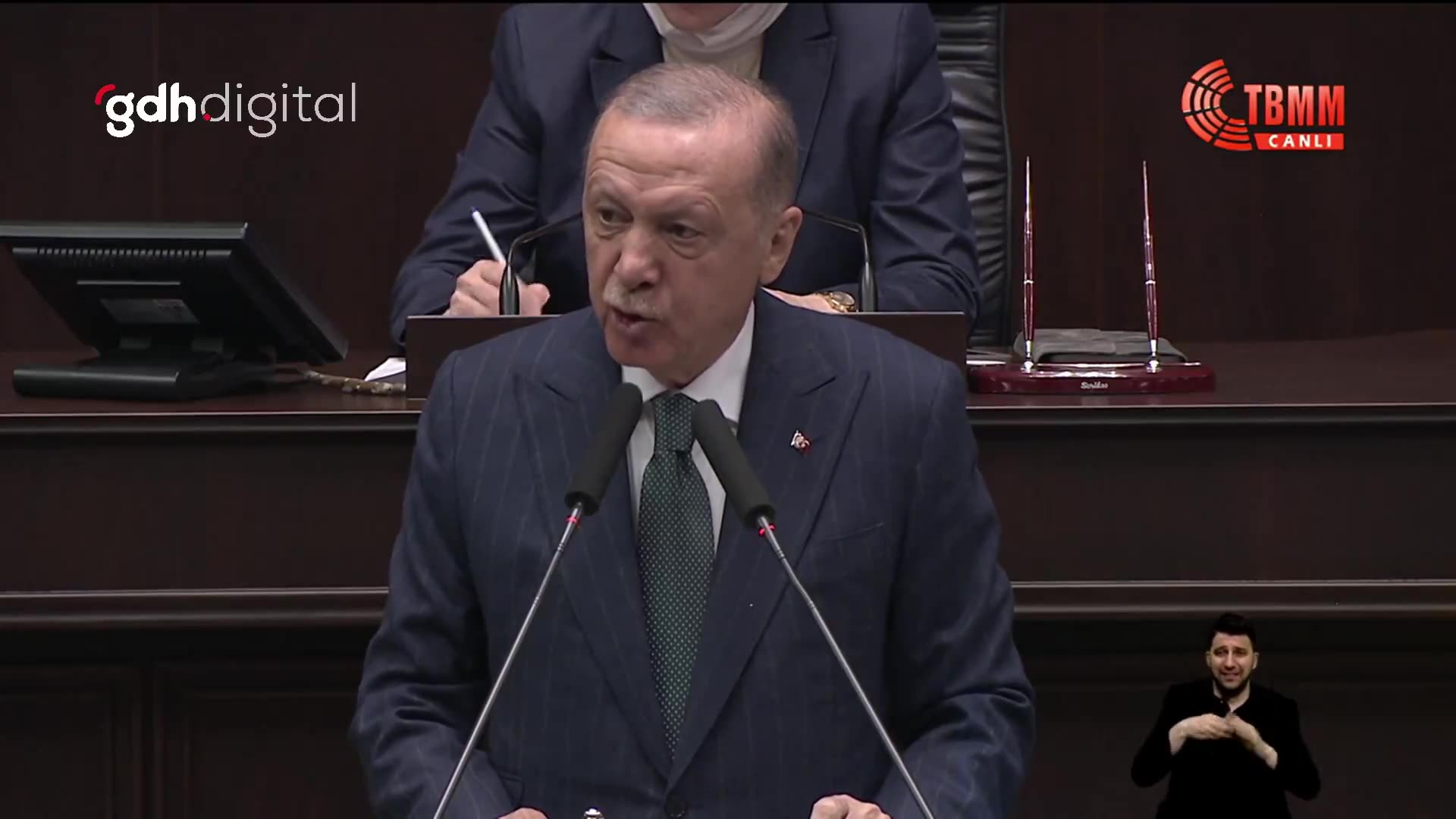 Erdoğan: FETÖ'cülere meydan okuduk, dimdik duracağız!