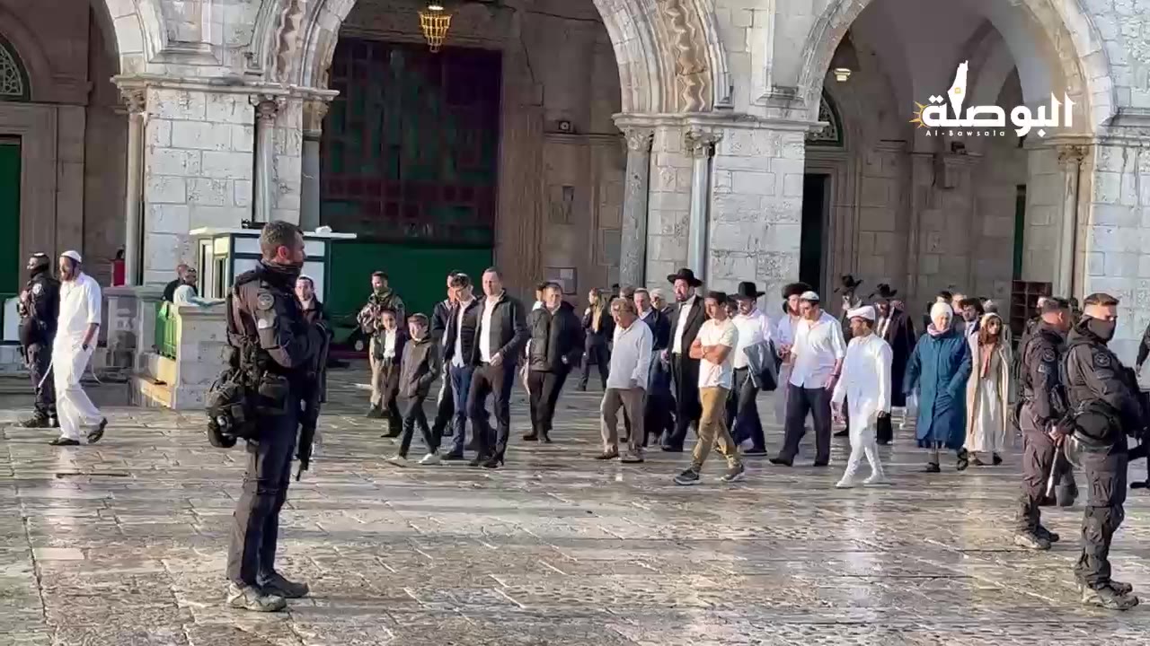 İsrailli yerleşimciler, sıkı güvenlik altında Mescid-i Aksa'ya girdi