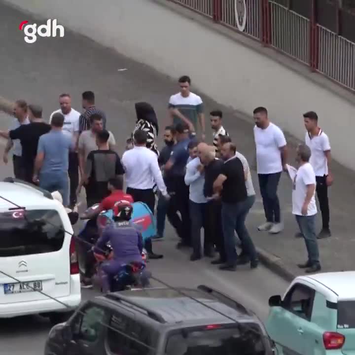 Gaziantep'te kavga trafiği kilitledi, polis müdahale etti