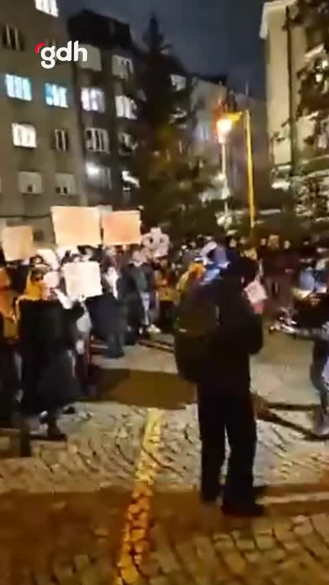 Varşova'da halk, Netanyahu'yu davet eden hükümeti protesto etti