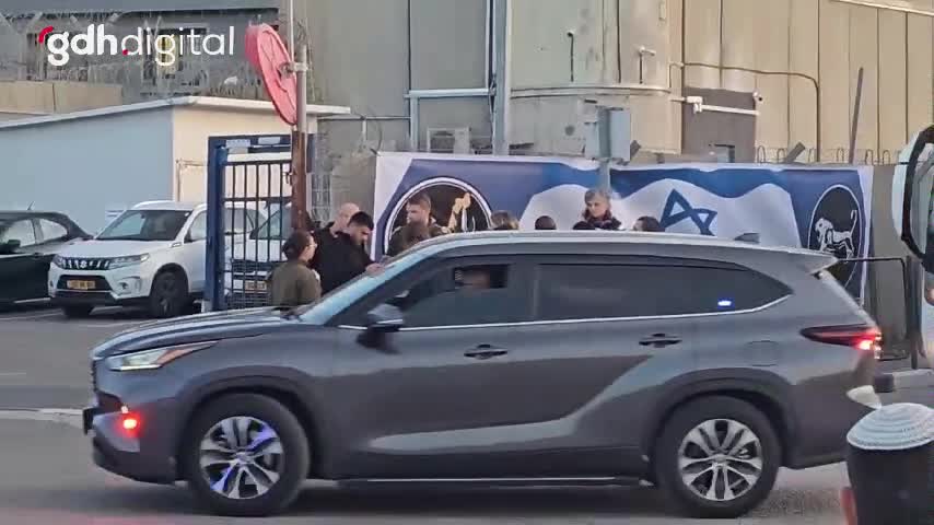 Kızıl Haç, Filistinli esirler için Ofer Cezaevi'nde