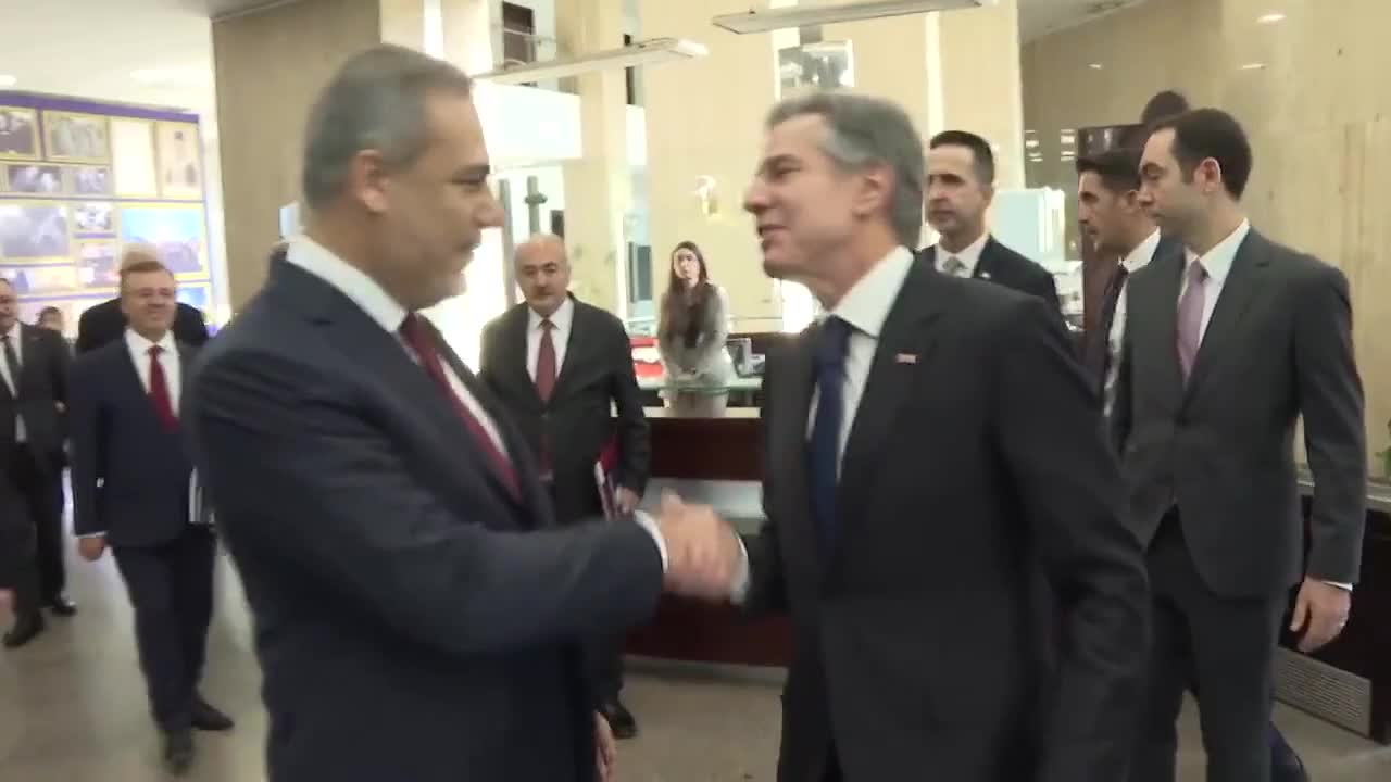 Blinken, Hakan Fidan'a sarılmak istedi, Fidan engelledi