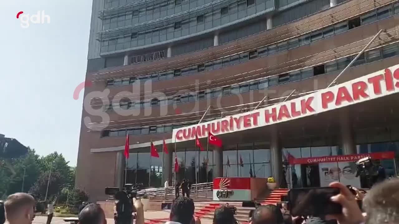 CHP Genel Merkezinde Erdoğan'ın ziyareti öncesi Fors çekildi