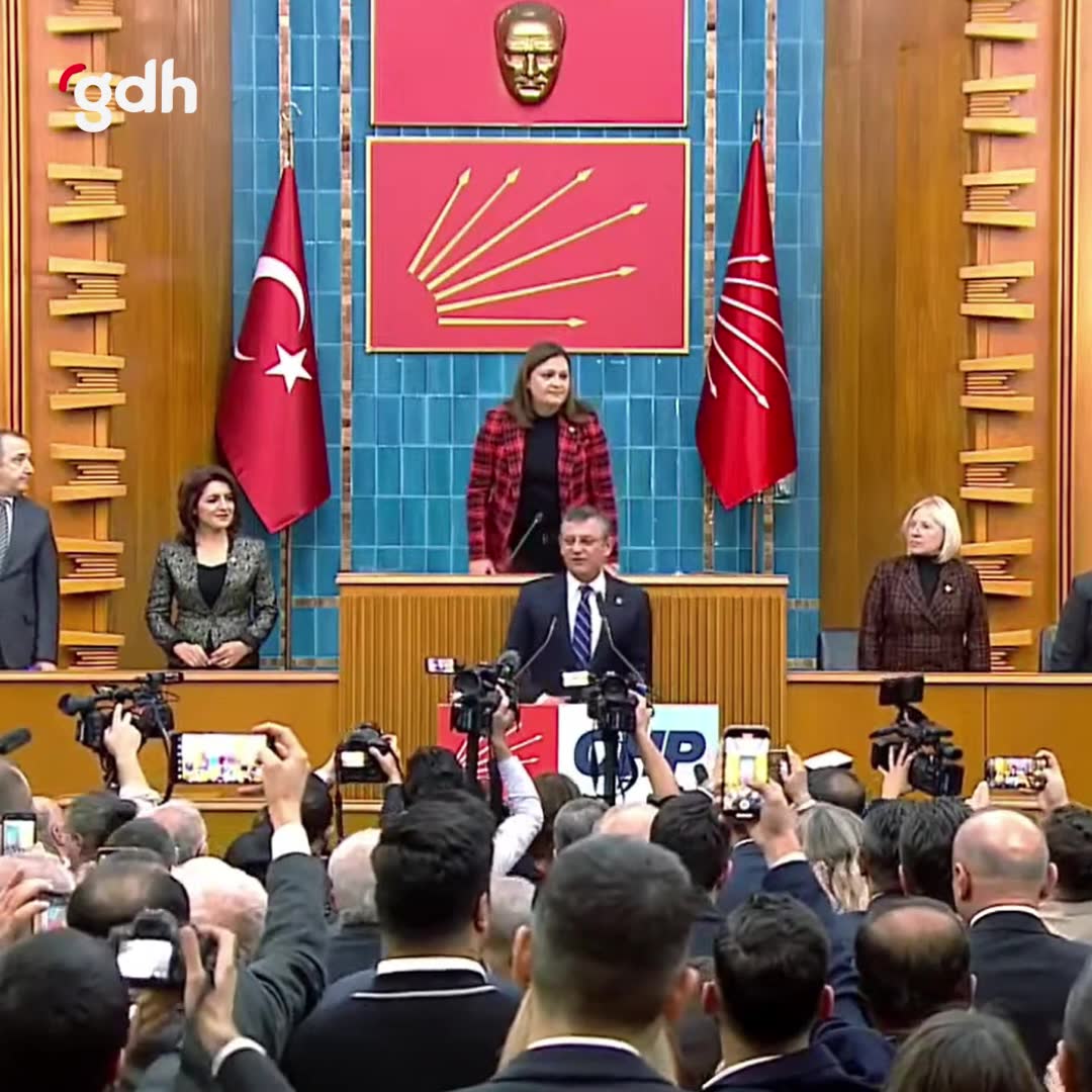 Özgür Özel, grup toplantısında salon değişikliğini duyurdu
