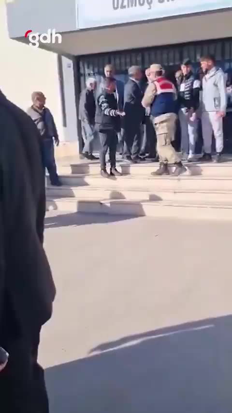 Halfeti'de blok oy iddiası: Arbede ve jandarma müdahalesi