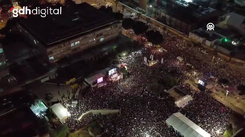 Tel Aviv'de binlerce kişi, Netanyahu'nun savaş tehdidini protesto etti