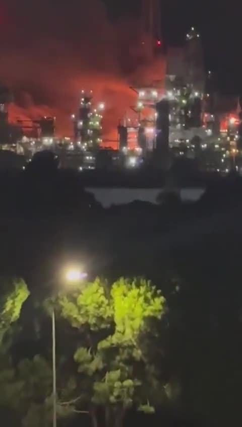 Aliağa Tüpraş Rafinerisi'nde patlama yaşandı