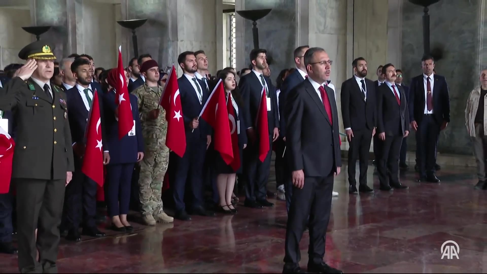 Bakan Kasapoğlu, 19 Mayıs'ta Anıtkabir'i ziyaret etti