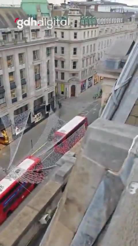 Regent Caddesi'nde bomba alarmı nedeniyle trafik kapandı