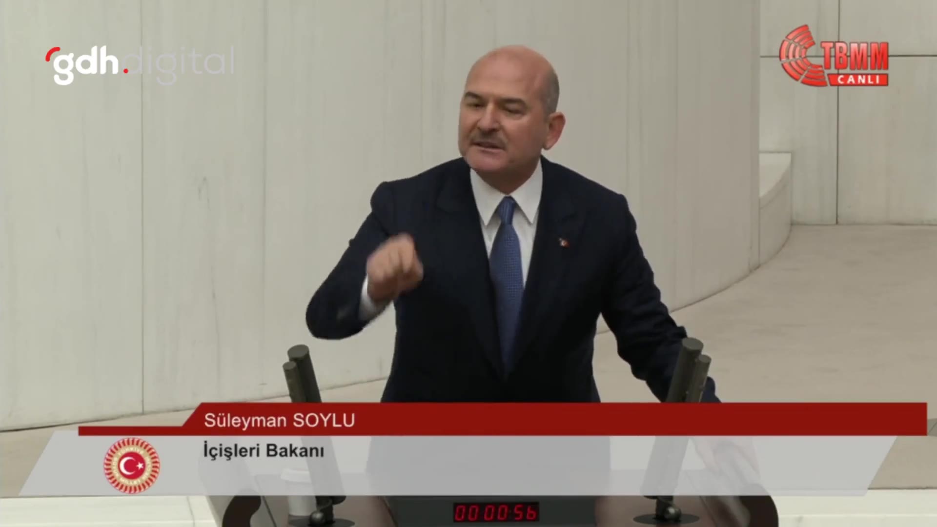 Soylu'dan Beştaş'a: Annelerin bela okuduğunu herkes biliyor