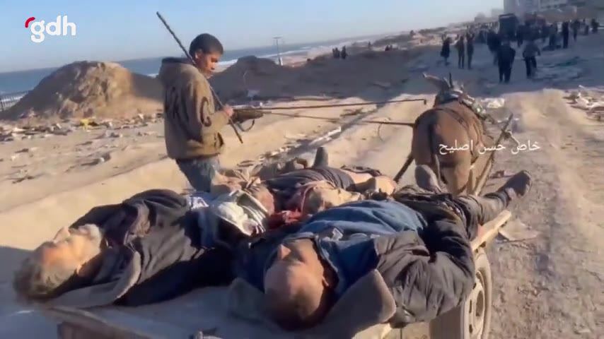 Filistinli siviller, saldırıda yaralananları hastaneye taşıyor