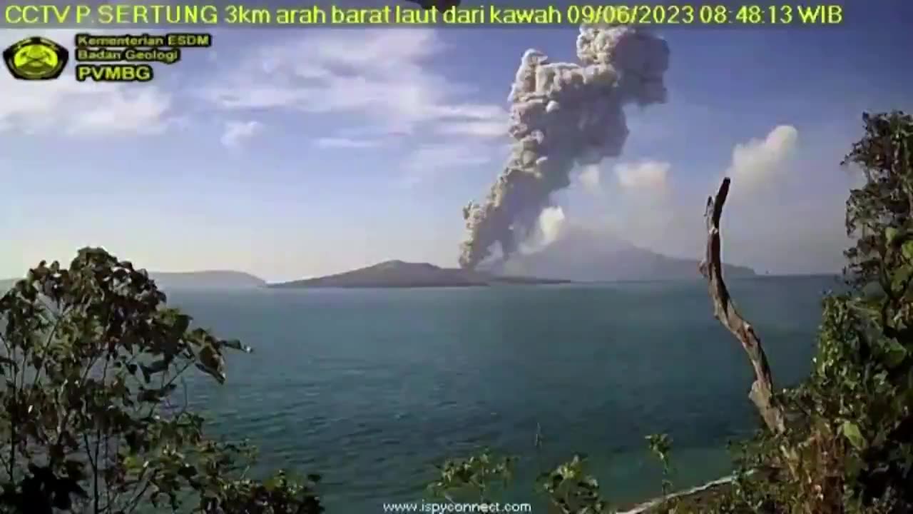 Anak Krakatau'da patlama: Kül tabakası 3 km'ye yükseldi