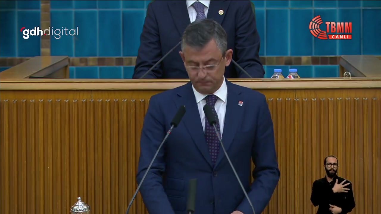 CHP Genel Başkanı Özgür Özel, Kemal Kılıçdaroğlu'nu selamladı