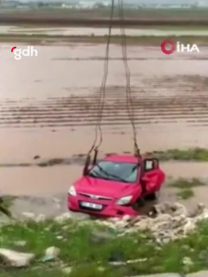 Şanlıurfa'da sağanak yağış hayatı olumsuz etkiledi