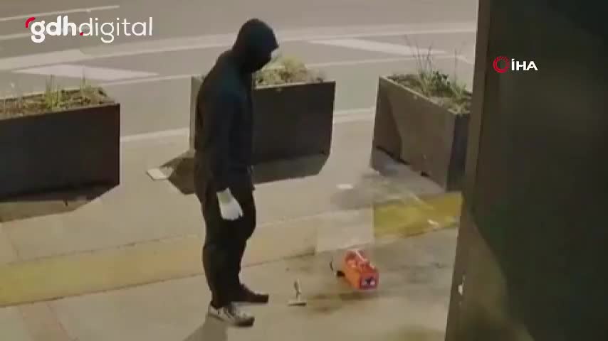 Melbourne'da restoran kundaklamaya çalışan saldırgan kendini yaktı