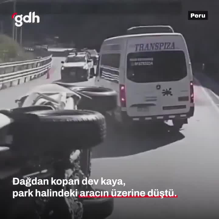 Peru'da dev kaya araca düştü: 2 ölü, 1 ağır yaralı