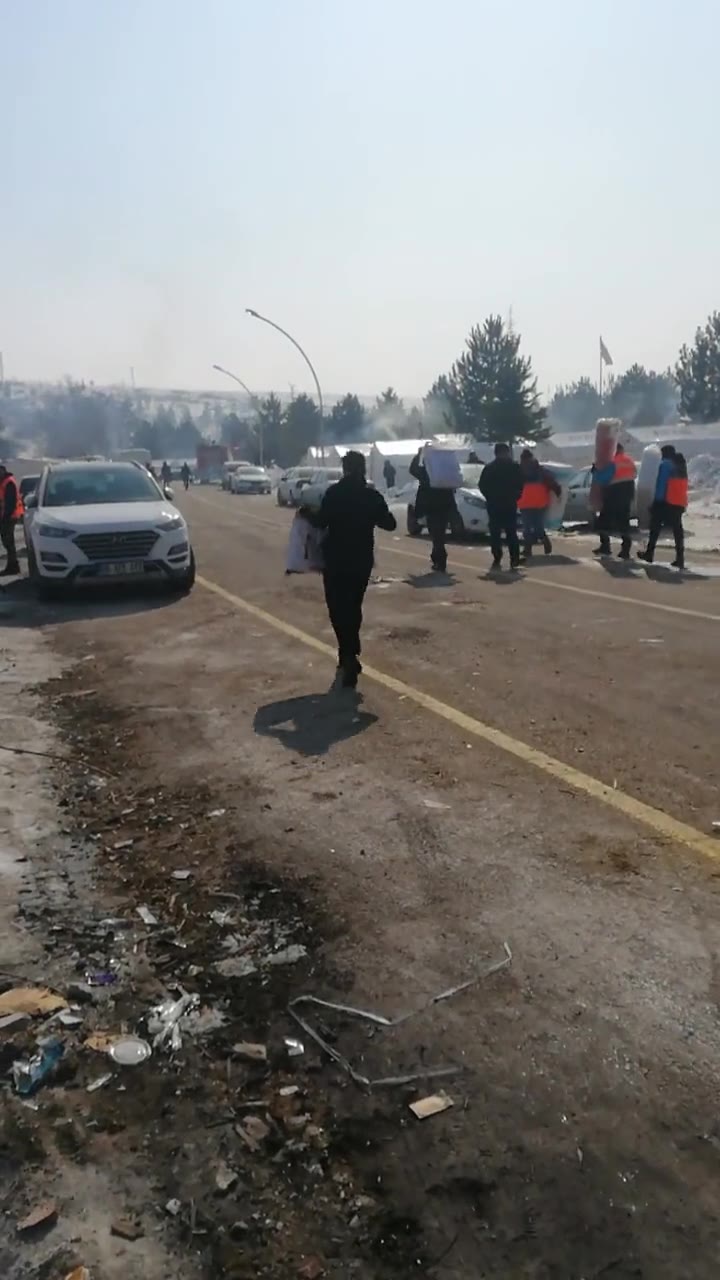Aydınpınar Köyü sakinleri, kışın paylaşmanın anlamını gösterdi