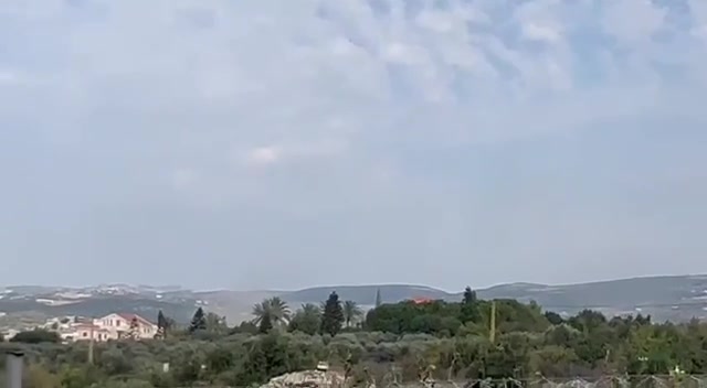 Karton kutu ile sanat yapan yetenekli genç