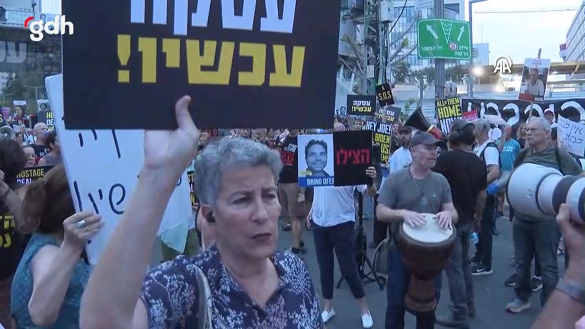 İsrailli esir yakınları Netanyahu'nun istifasını isteyerek yolu kapattı