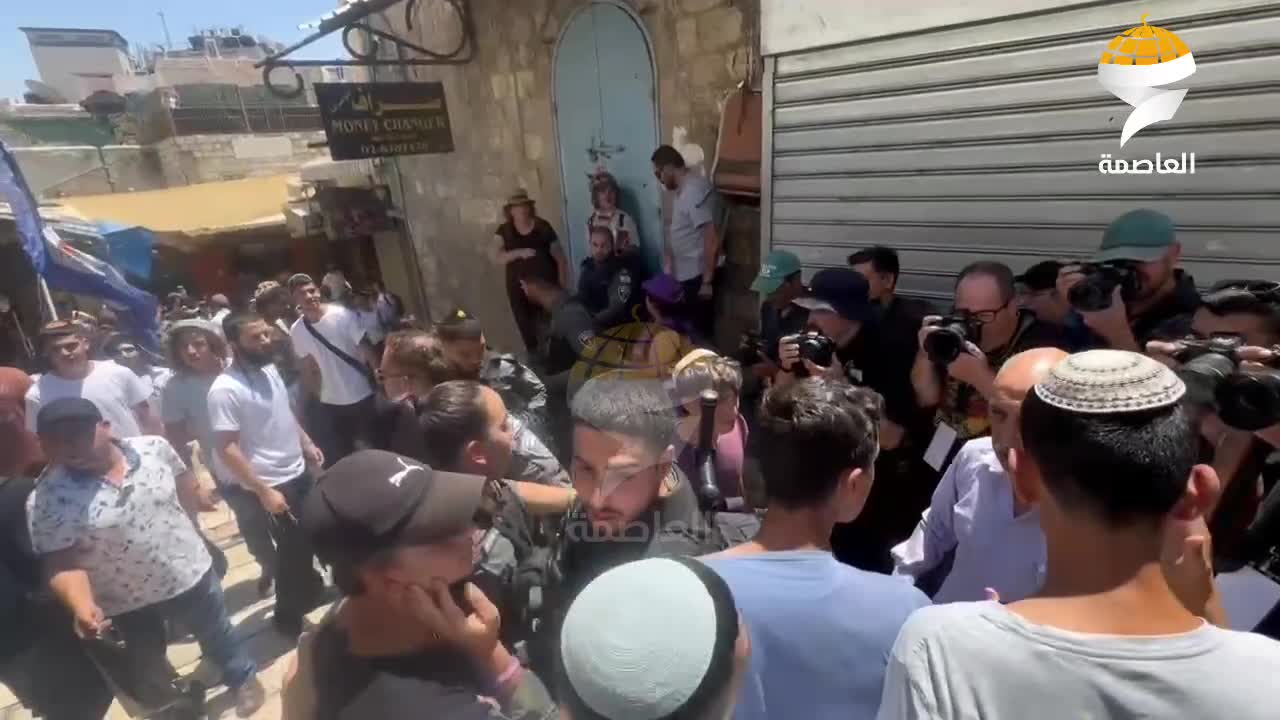 Yahudi yerleşimciler, Doğu Kudüs'te Kudüslülere saldırıyor